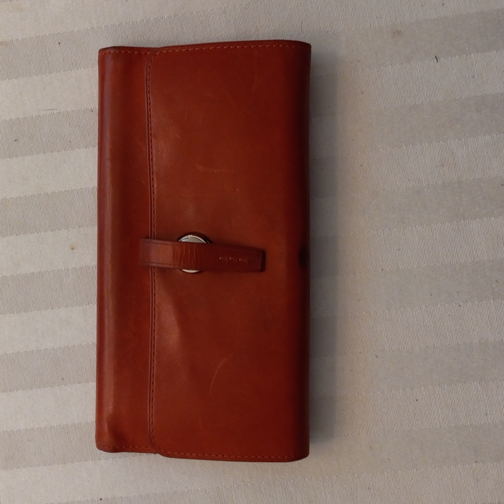 Tumi Soft Leather Women's Wallet (Clutch) - Picture 2 of 13